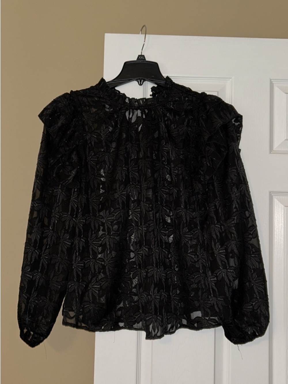 Black Floral Lace Long-Sleeve Women's Top